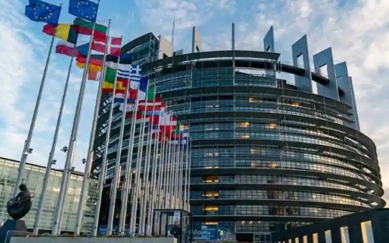 Nghị viện châu Âu thông qua quỹ 21 tỷ USD hỗ trợ các nước EU bỏ nhiên liệu hóa thạch
